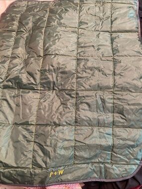 Field & Wander Quilted Olive Green Dog Blanket - Durable Pet Bedding